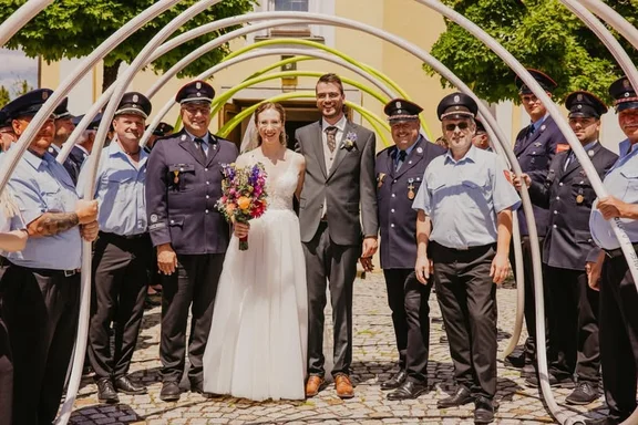 Hochzeit Josefine Spalierstehen.jpg